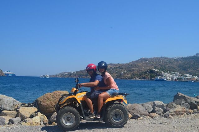 Scooter, quadriciclo ou carro, qual o melhor meio de transporte para conhecer as Ilhas Gregas?